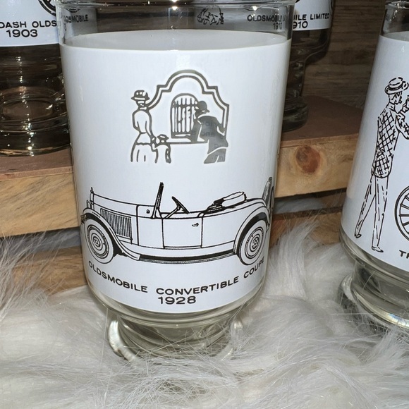 Set of 4 Oldsmobile footed drinking glasses - Picture 6 of 9
